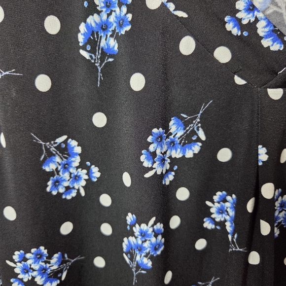 ⭐️Ricki's Black Floral Sleeveless Tank Top Size XL - Picture 2 of 5